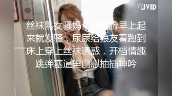 纯情大奶嫩妹露脸发骚勾搭狼友，校花级颜值流着口水要舔狼友的大鸡巴，互动撩骚揉奶玩逼看特写，精彩又刺激