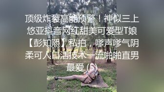 黑衣花臂纹身妹子，口交舔弄张开双腿后入侧入猛操