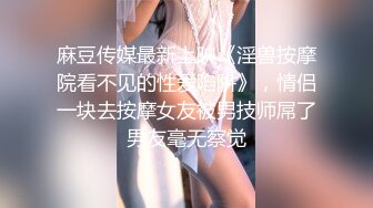 极品女神带着项圈黑丝，假屌顶着骚逼磨蹭，掰穴特写