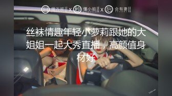 女工宿舍简易冲凉房洞中超近距离偷窥两个少妇洗澡看着阴毛真想伸手摸逼