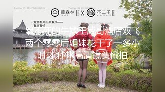 最近火爆全网露出狂淫妻『悠悠姐』最新定制-夜色下市区溜母狗 全裸江边牵绳小狗式跪爬