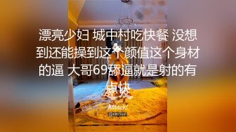 18超清纯红唇嫩妹独自在家诱惑，脱光光揉捏奶子，掰穴特写磨蹭阴蒂，双指抠入抽插，好想要娇喘呻吟